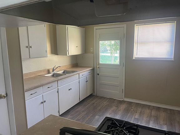 4th image of 626 S 18th St