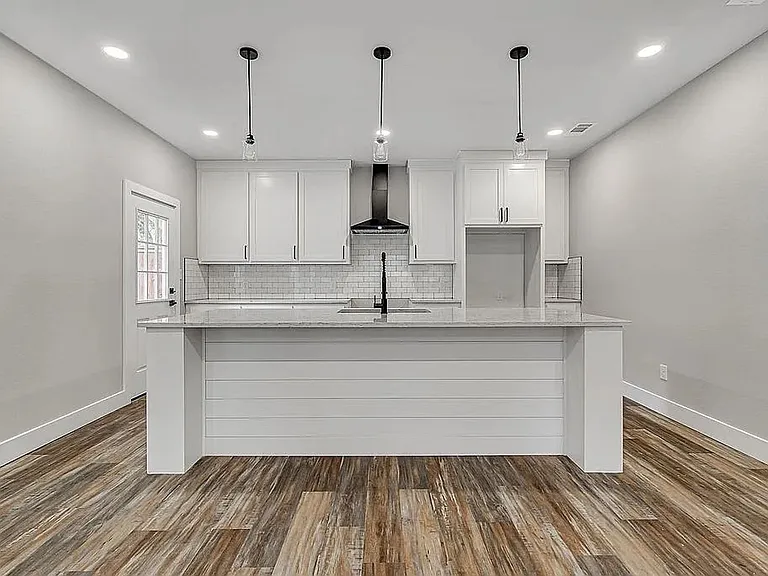 91 Live Oak St — Photo 3