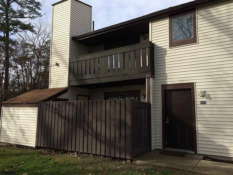 2400 Bayberry Ct — Photo 2