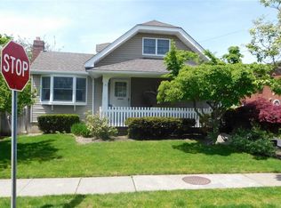 2660 W End Ave, Baldwin, NY 11510