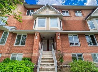 26 Lakepointe Dr, Ottawa, ON K4A 5E3