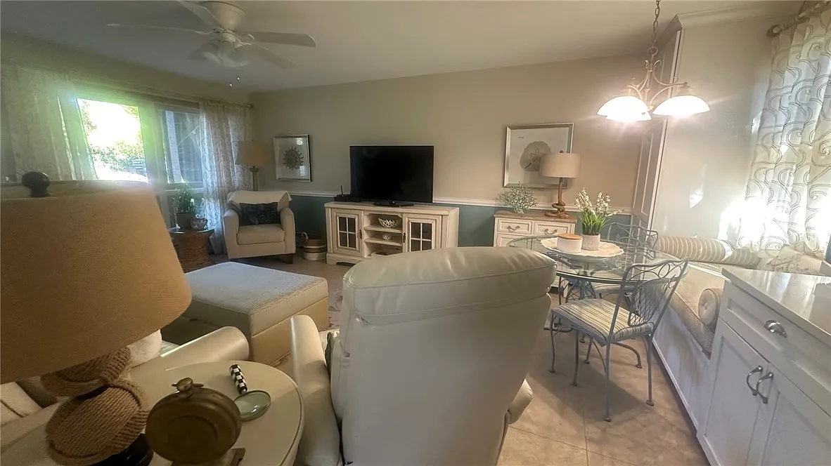 1 bed, 1.0 bath, 479 sqft, $1,300 — Photo 3