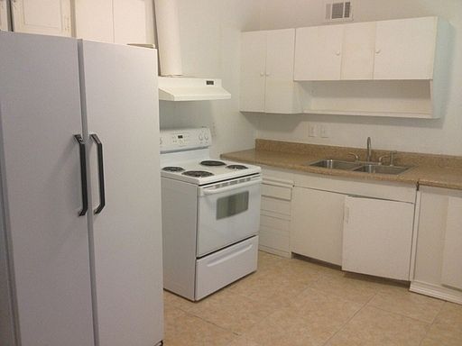 4th image of 628 Caribbean Dr