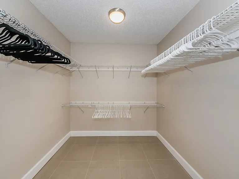 3374 Hyde Park Dr — Photo 13