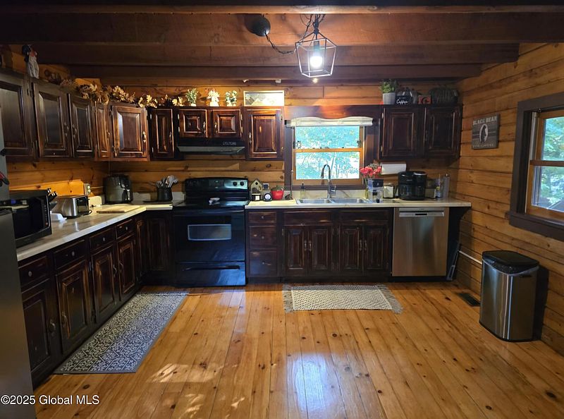 2nd image of 636 Spier Falls Road
