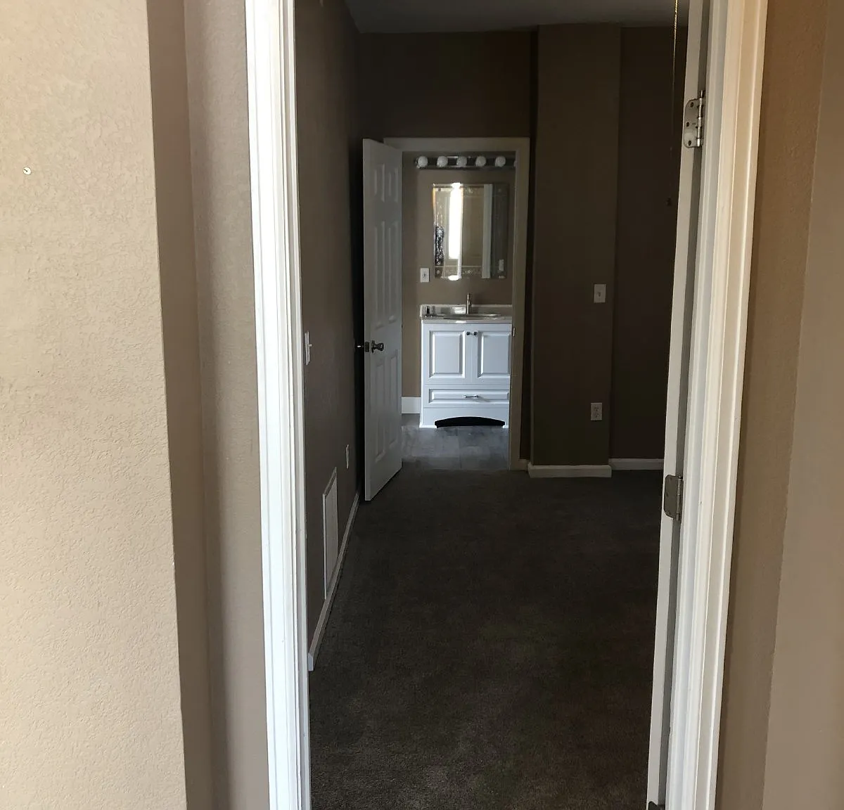 2 bed, 1.0 bath, 1022 sqft, $1,950 — Photo 3