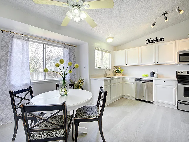 9687 Newcastle Dr — Photo 3