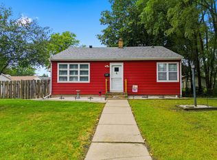 908 W 15th St, Sterling, IL 61081