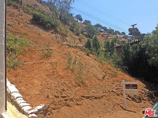 2nd image of 1984 N Curson Ave