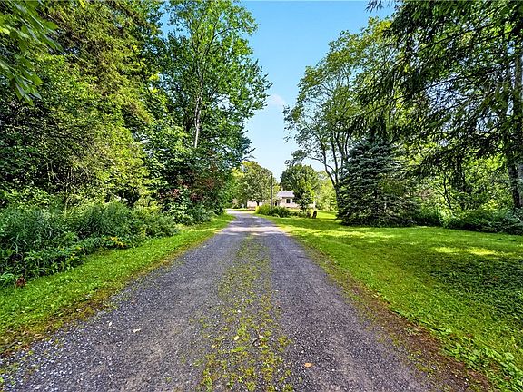 4th image of 281 Little John Dr