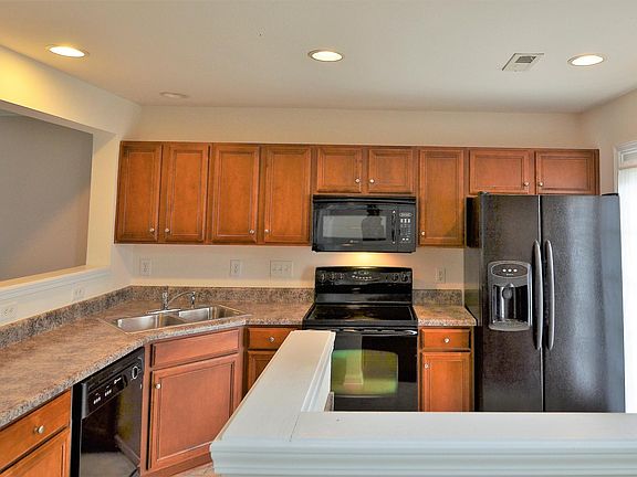 3rd image of 219 Blue Robin Way