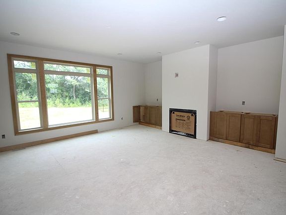 4th image of 1302 W Kiddle LANE