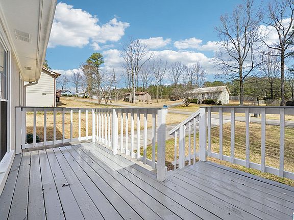 4th image of 2412 Glenmore Ct