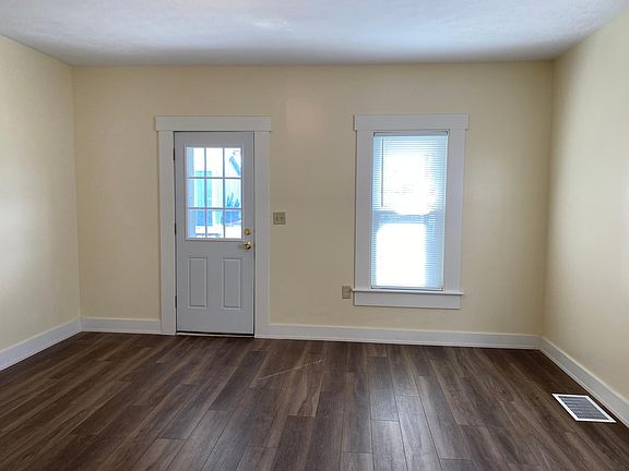 3rd image of 1835 Hillsdale Ave