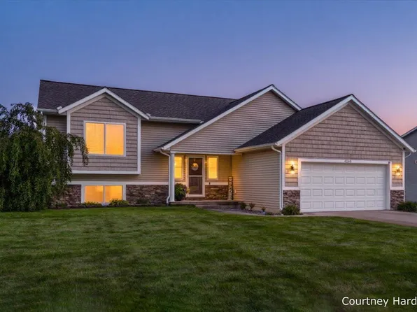 4263 Railside Dr, Dorr, MI 49323