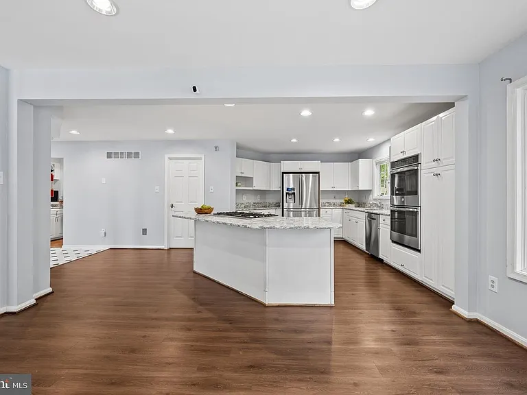 10652 Quarterstaff Rd — Photo 58