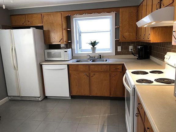 3rd image of 8 Magna Vista Dr