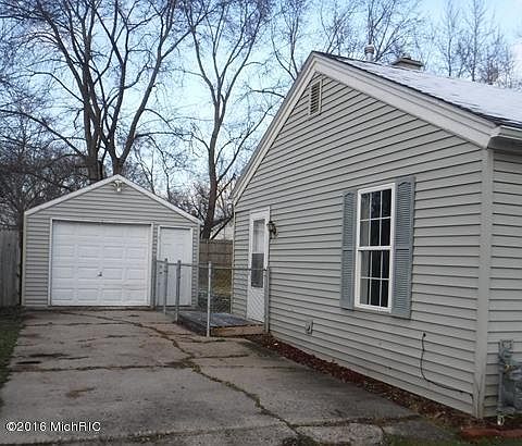 2nd image of 616 Wellington Ave