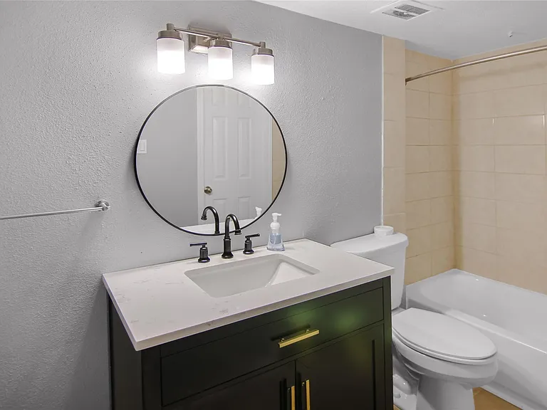 211 W F St #211 — Photo 15