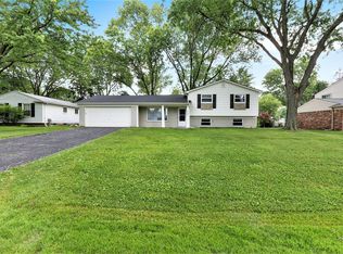 6897 Beverly Crest Dr, West Bloomfield, MI 48322