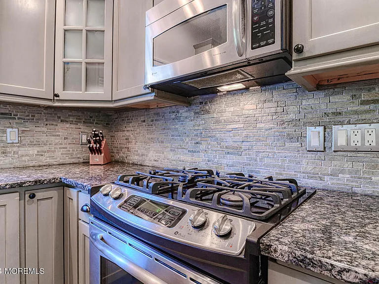 1503 Emory St — Photo 20
