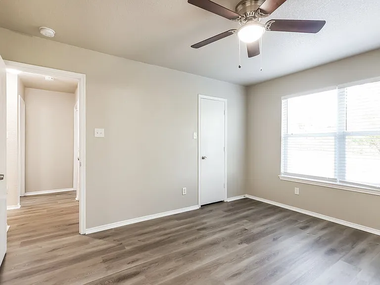 8007 Heights Valley — Photo 9
