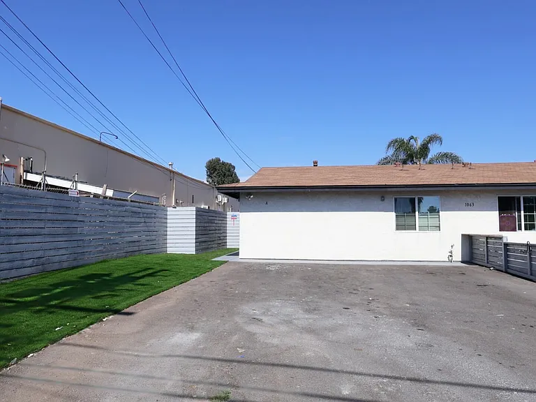 Gillespie Dr — Photo 13