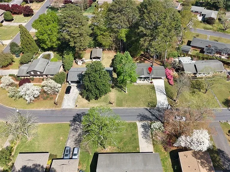 677 Hillandale Cir SW — Photo 33
