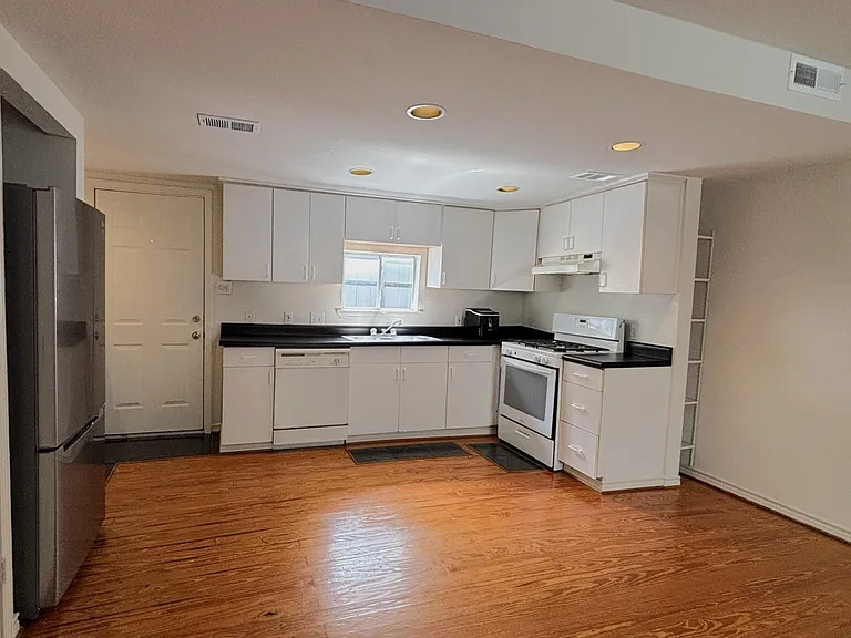 3918 Driscoll St — Photo 4