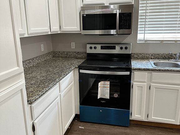 2nd image of 202 W Marguerite Ave