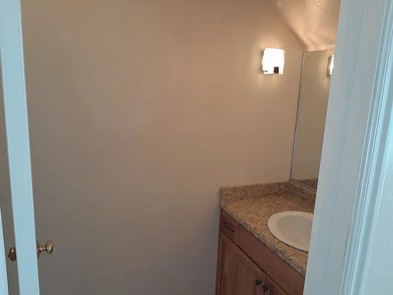 downstairs 1/2 bath
