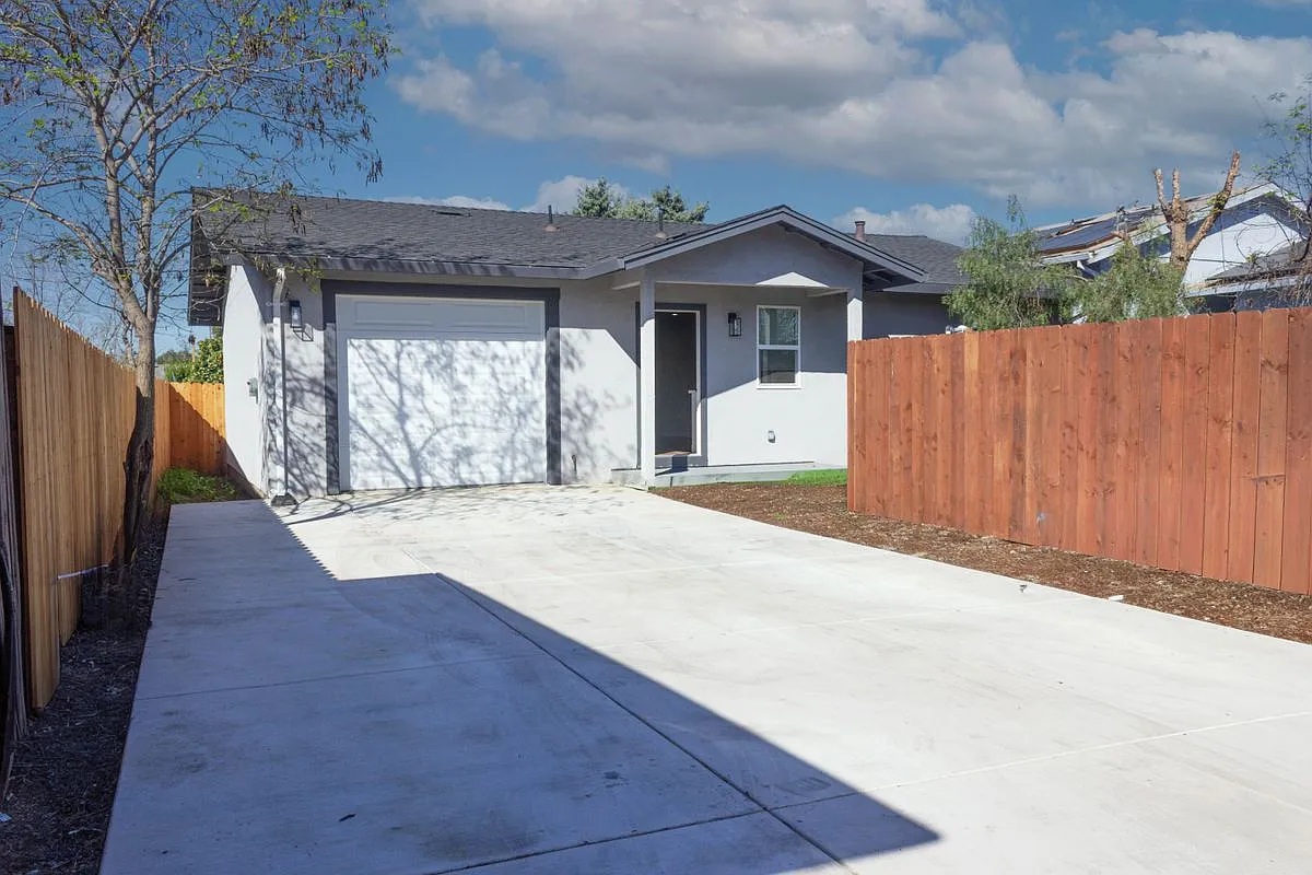 88 Bayview Ave #A photo 1
