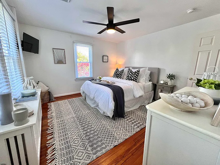 7407 Ventnor Ave — Photo 43