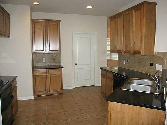 5th image of 4511 Greenwood Trace Ln