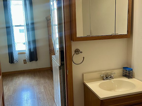 5th image of 706 E Water St #1