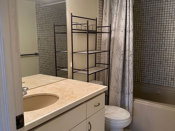 5th image of 1088 Bishop St APT 3211