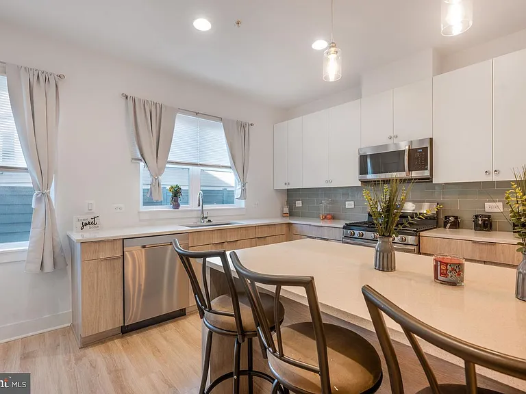 317 Riggs Park Pl NE — Photo 8