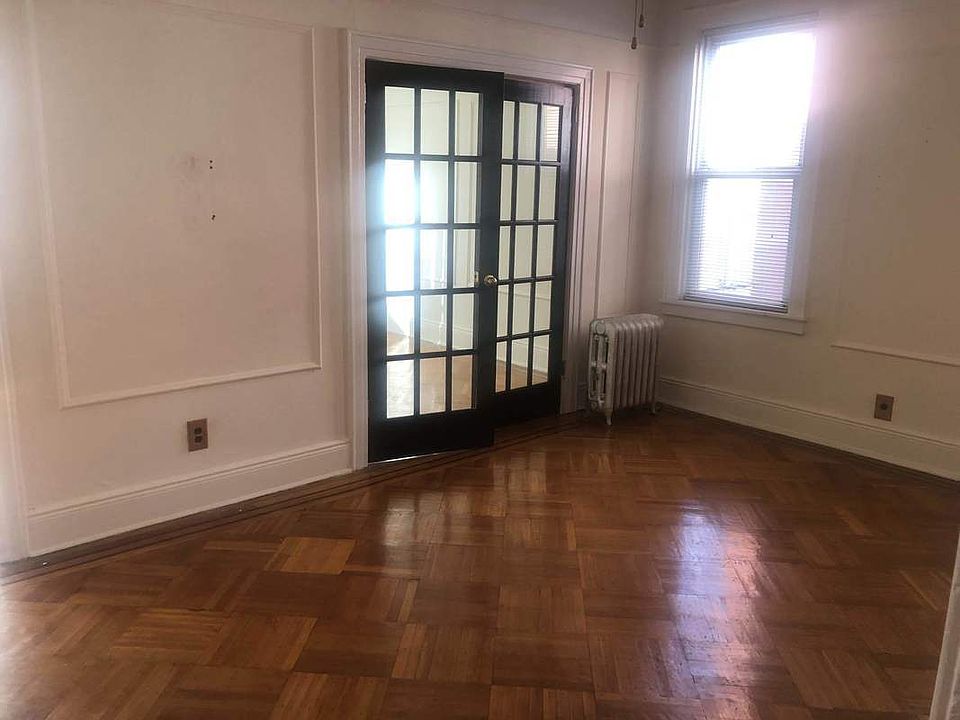 1st image of 2417 29th St APT 2F