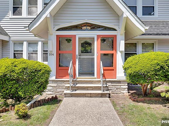 3rd image of 104 Carmita Ave