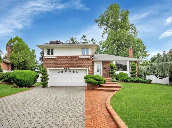 4059 Briarwood Avenue, Seaford, NY 11783