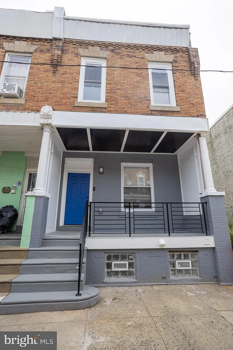 2126 S Alden St photo 1