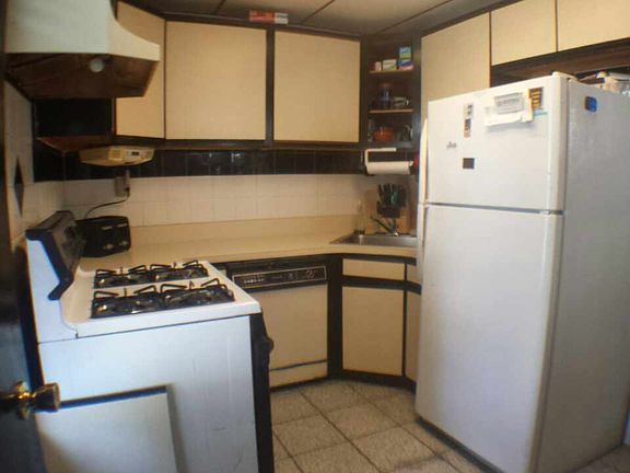 4th image of 22141 Davenport Ave