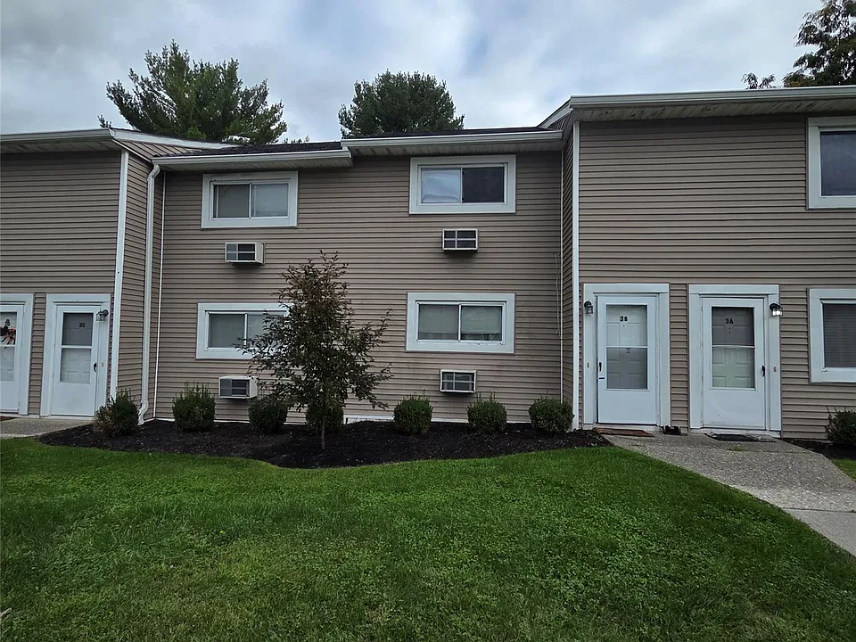 3 Fishkill Glen Dr #B
