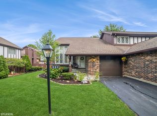 551 Cress Creek Ln, Crystal Lake, IL 60014
