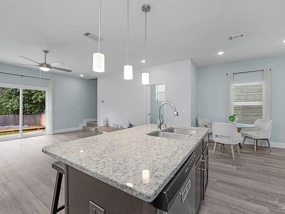 4th image of 5130 Aqua Vista Dr