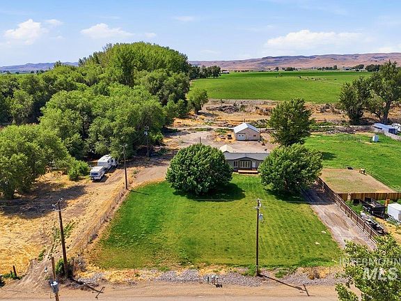 3rd image of 3065 Pioneer Rd