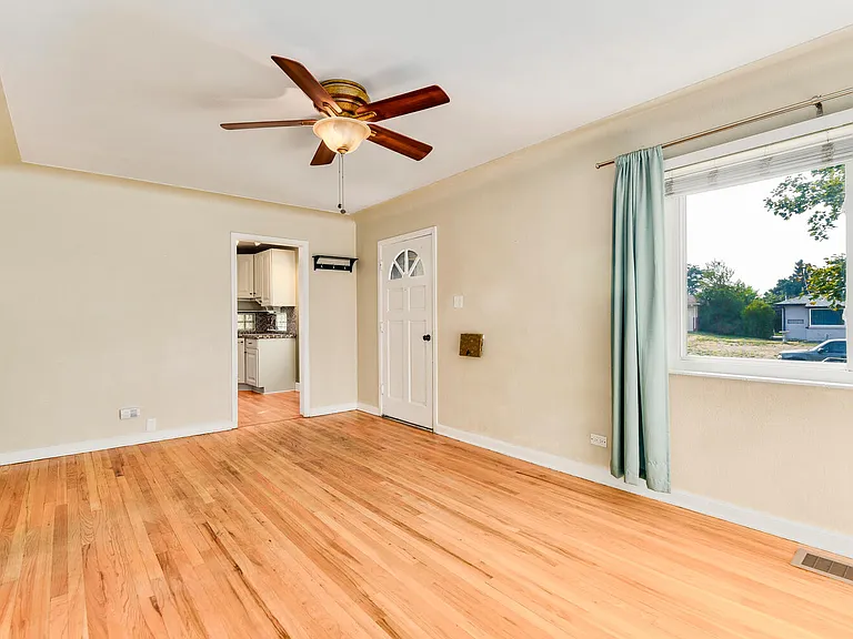 3208 Niagara St — Photo 7