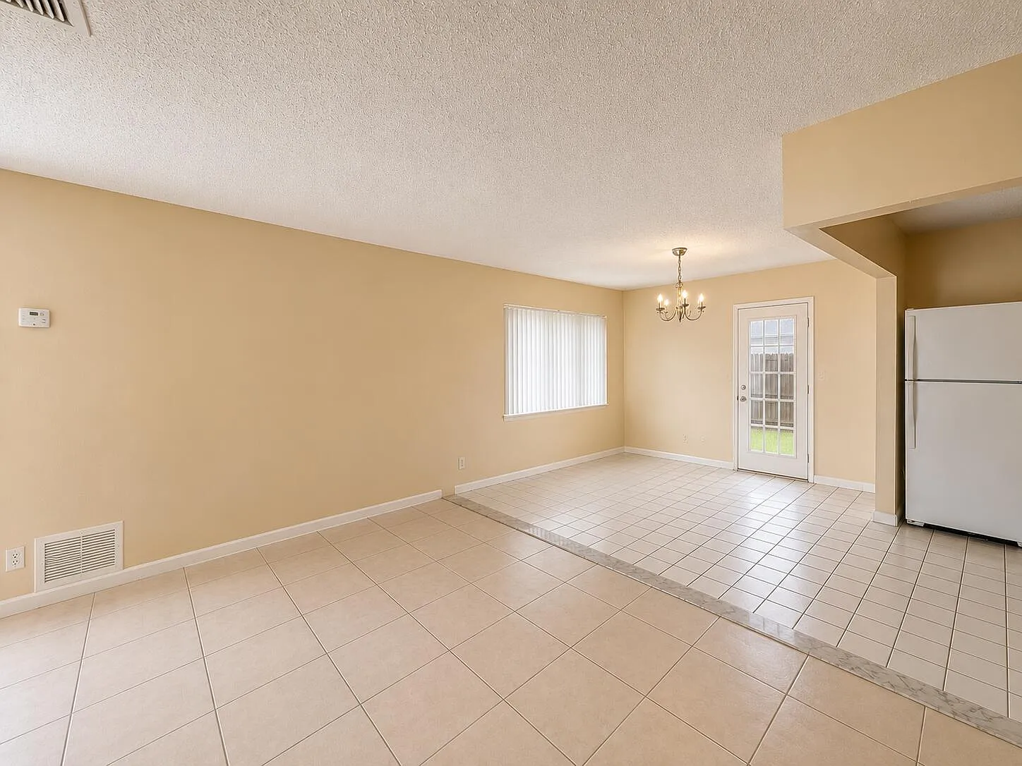 3 bed, 2.0 bath, 1100 sqft, $2,400 — Photo 4