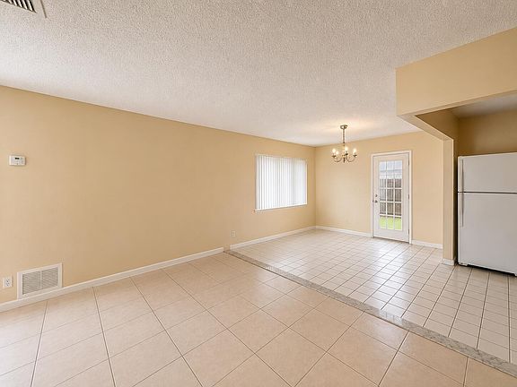4th image of 4125 Woodside Dr APT 4