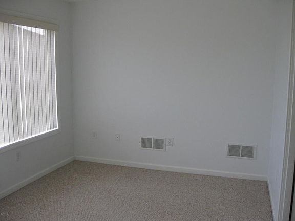5th image of 20 Sylvan Ct